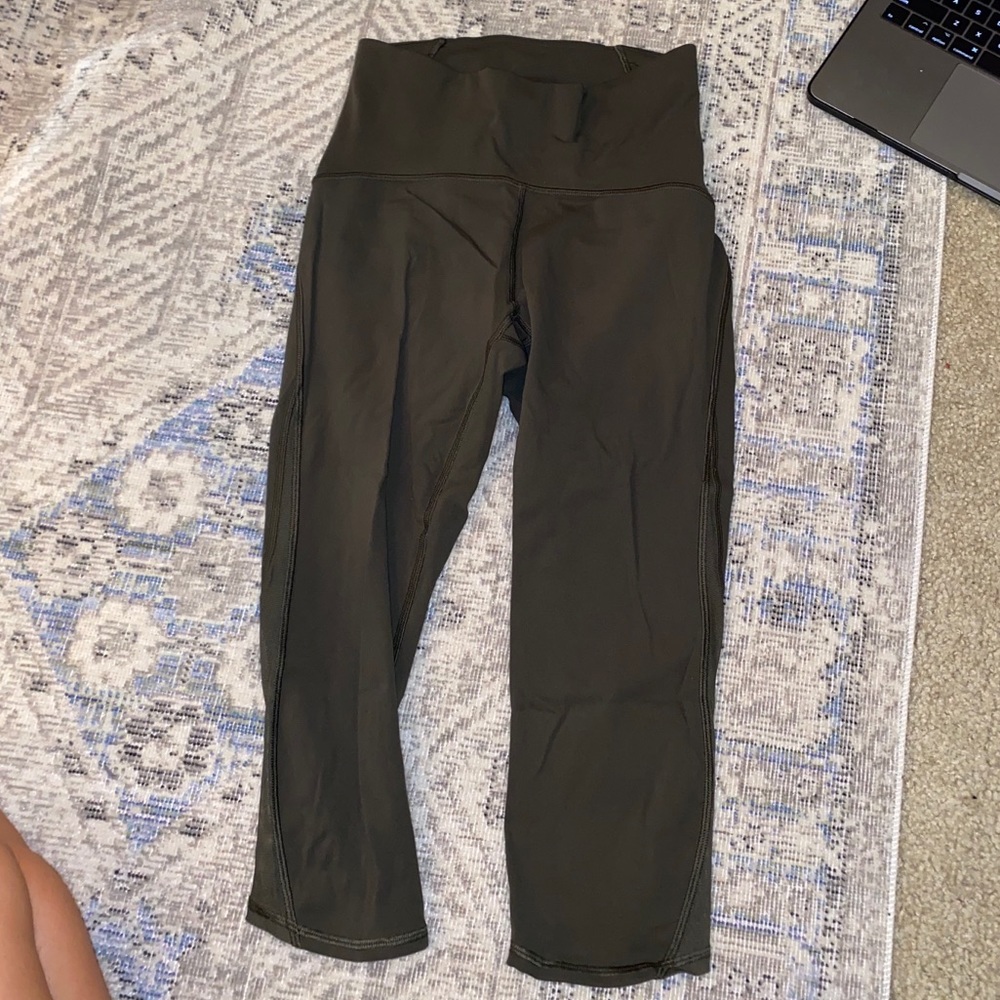 Lululemon hunter green cropped leggings